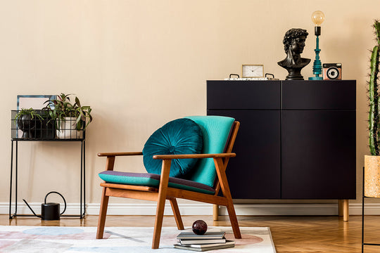 What color cabinet hardware is timeless?