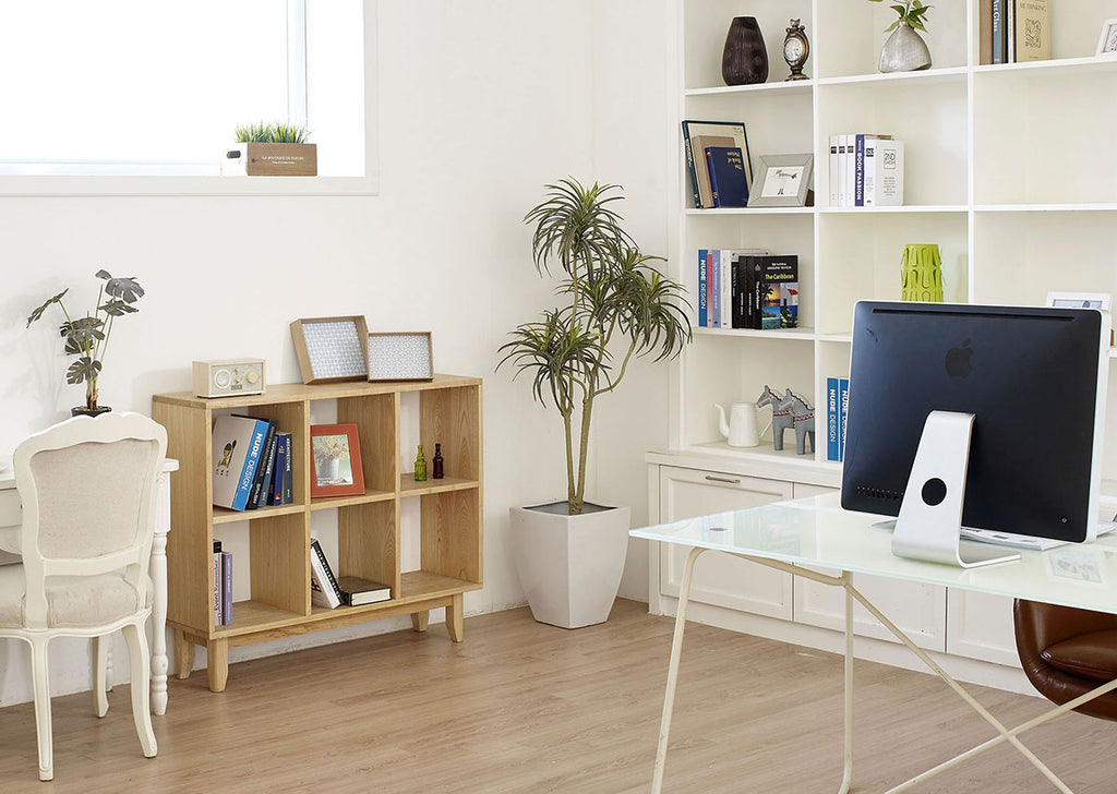 What color cabinet hardware is timeless?