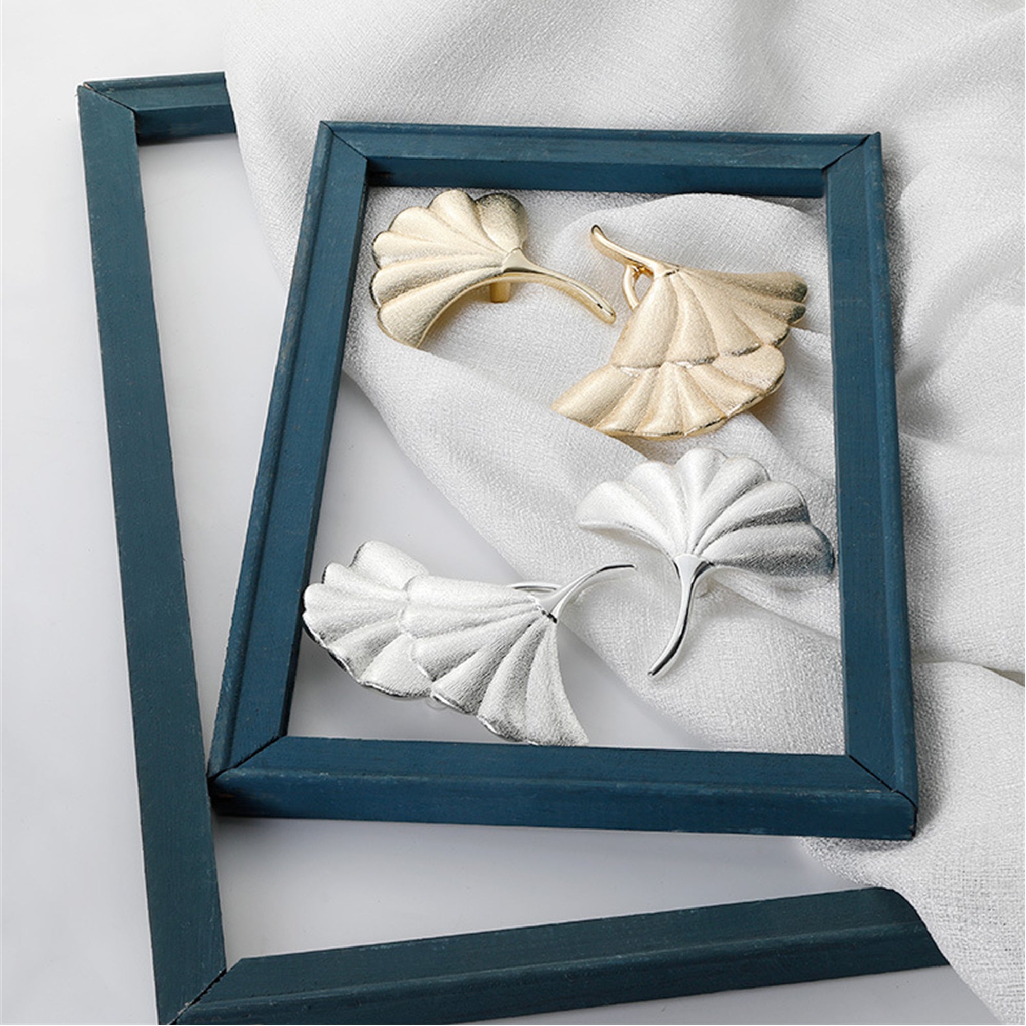 Ginkgo Leaf Shape Knob Handles，Solid Metal Drawer Pulls，Creative Decorate Pulls for Wardrobe Cupboard Drawer Bookcase Furniture (Large，Gold)