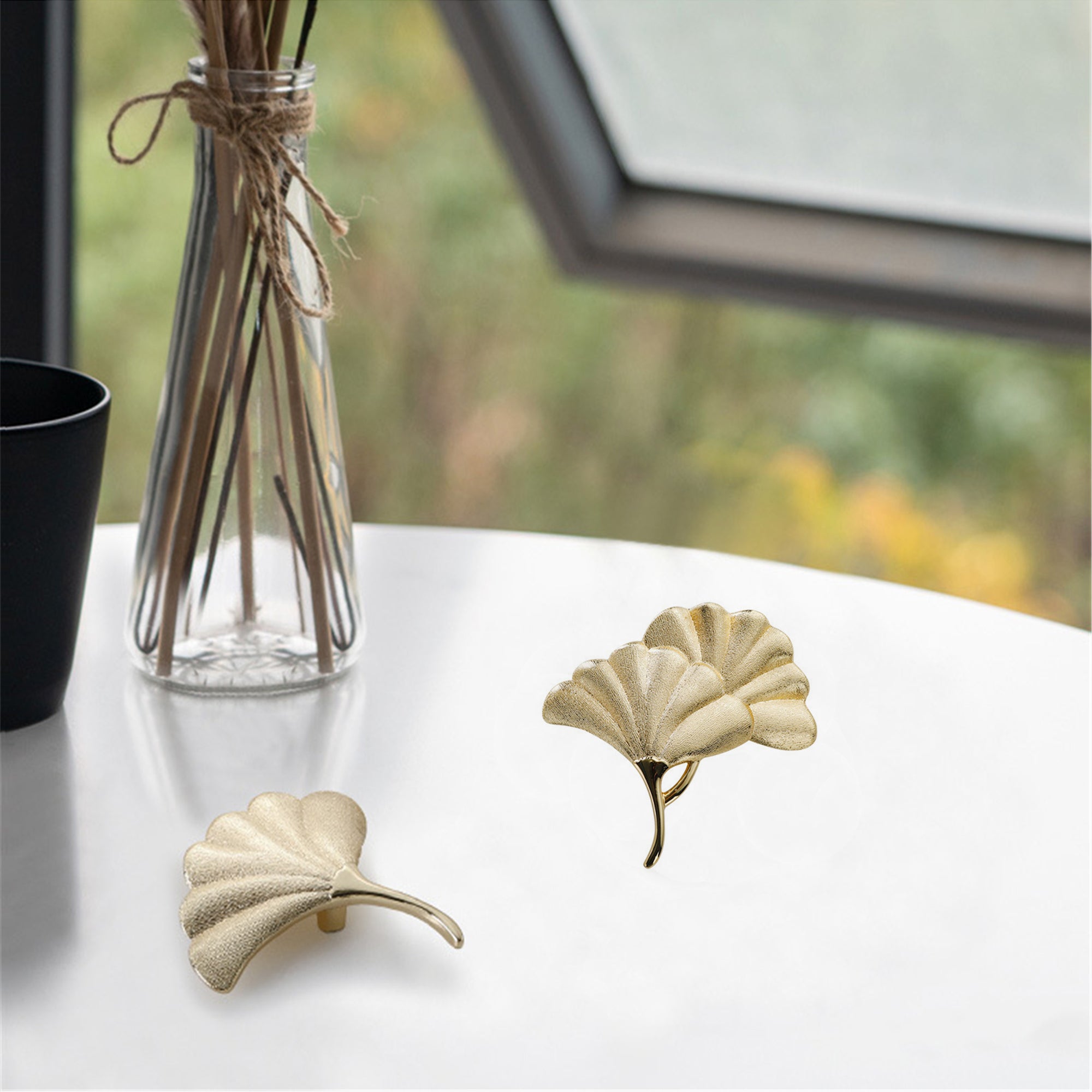 Ginkgo Leaf Shape Knob Handles，Solid Metal Drawer Pulls，Creative Decorate Pulls for Wardrobe Cupboard Drawer Bookcase Furniture (Large，Gold)